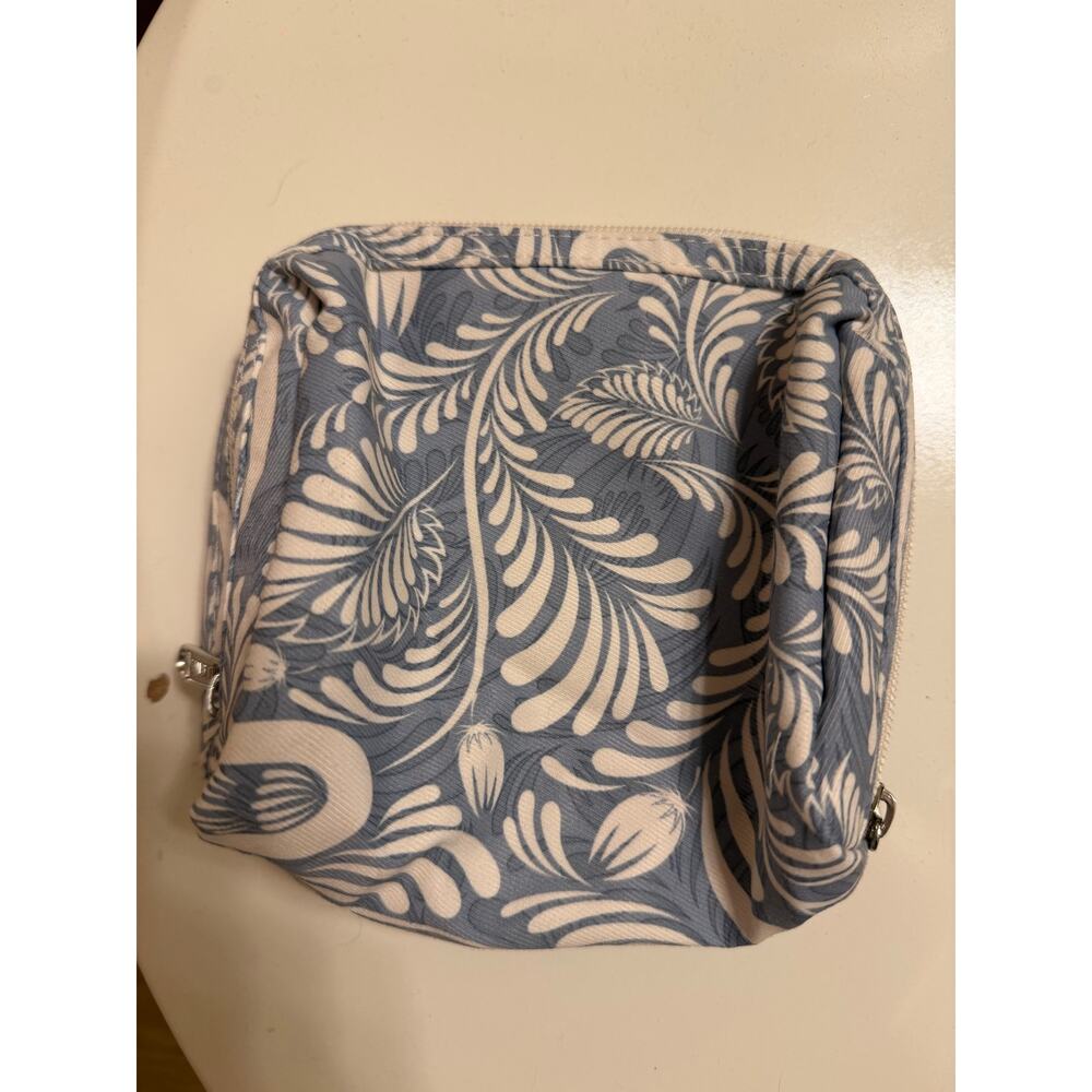 Narwey Makeup Bag - Picture 2 of 4
